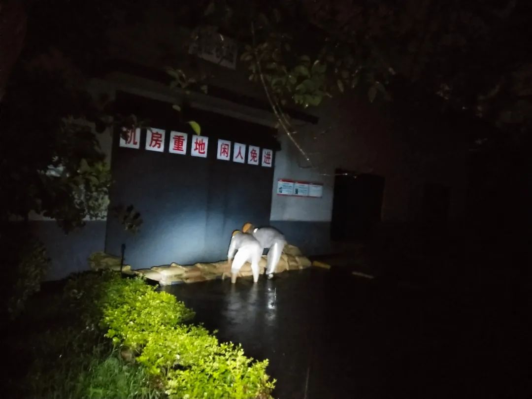		灾祸“豫”共，，，尊龙凯时抗洪防汛救援在行动！_企业公民_尊龙凯时集团有限公司	
