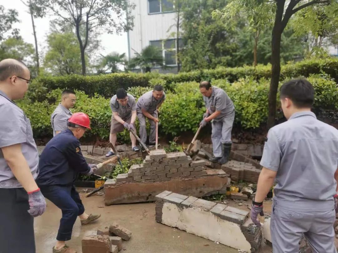 		灾祸“豫”共，，，尊龙凯时抗洪防汛救援在行动！_企业公民_尊龙凯时集团有限公司	