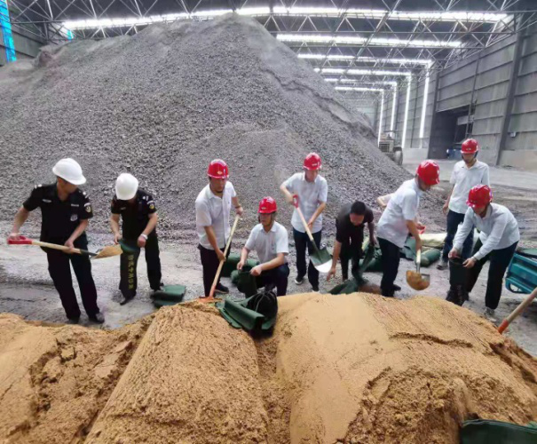 		灾祸“豫”共，，，尊龙凯时抗洪防汛救援在行动！_企业公民_尊龙凯时集团有限公司	
