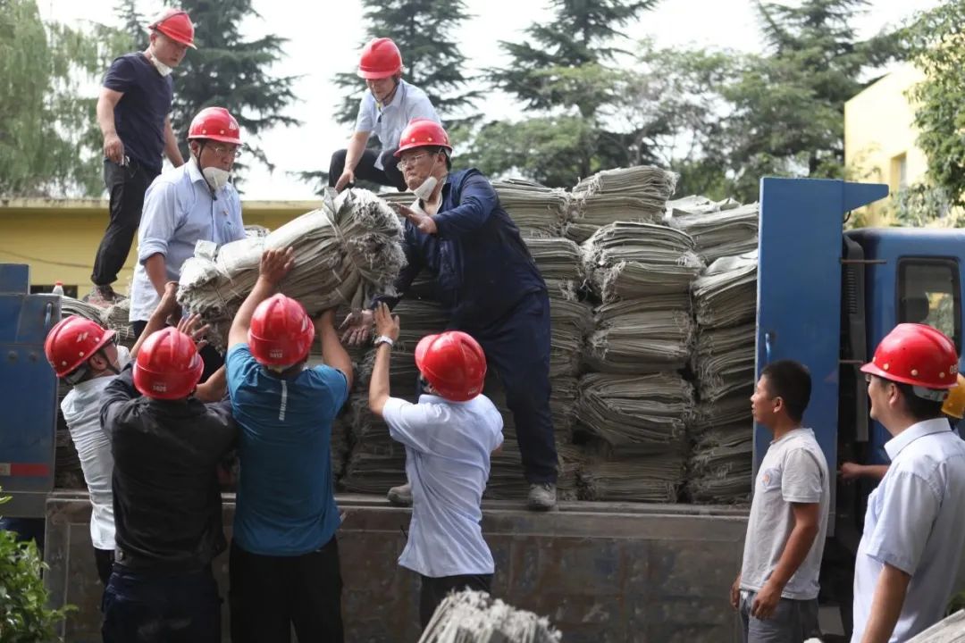 		一直“豫”你在一起，，，，，，尊龙凯时集团抗洪救援一直歇！_图片_尊龙凯时集团有限公司	