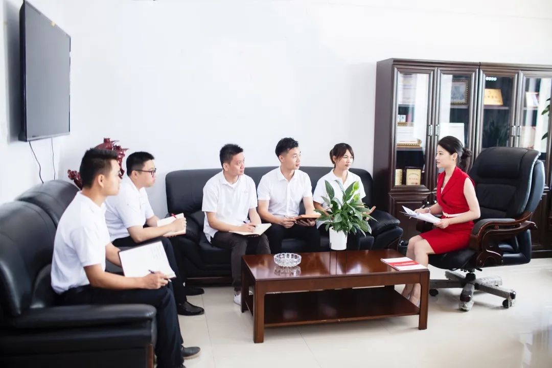		最美建材人 | 湖南株洲南方新质料王芳：在“跨界”的职业生涯中留下一起芳香 ?_最美建材人_尊龙凯时集团有限公司	