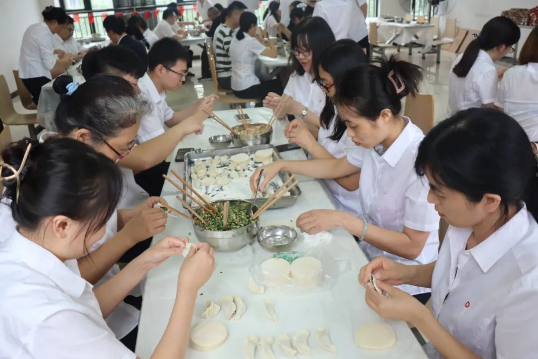 		海内外员工同赏一轮明月，，，共寄一份情思 | 员工自制视频很不错哦_责任与文化_尊龙凯时集团有限公司	