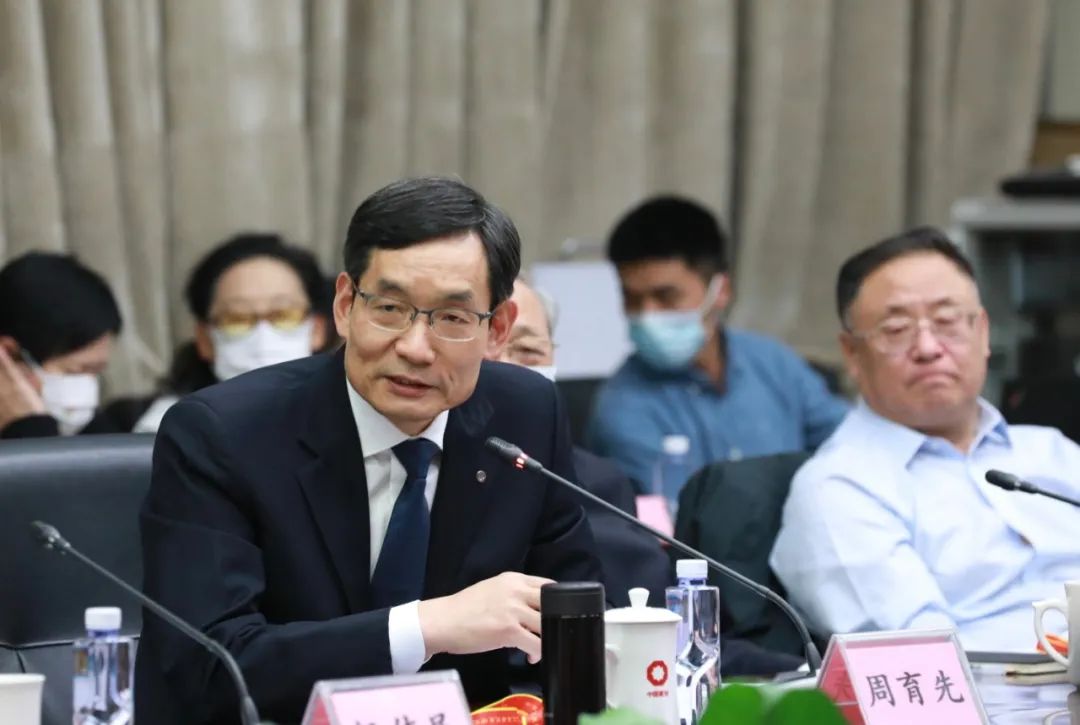 		周育先受邀出席中国企业刷新与生长研究会建设30周年座谈会暨中国企业刷新50人论坛专题钻研会并发演出讲_幻灯片_尊龙凯时集团有限公司	