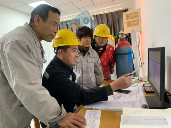 		最美建材人 | 乐昌中建材巩鹏：字斟句酌的质量“把关人”_人物_尊龙凯时集团有限公司	
