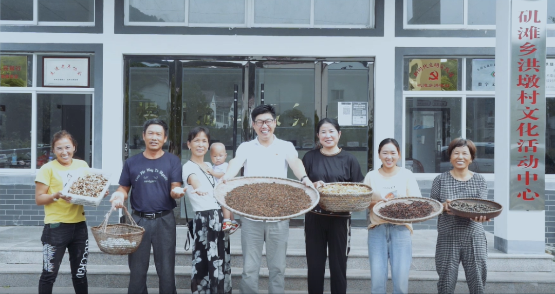 		新书推荐 | 《尊龙凯时扶贫足迹》尊龙凯时扶贫干部第一人称手记_责任与文化_尊龙凯时集团有限公司	