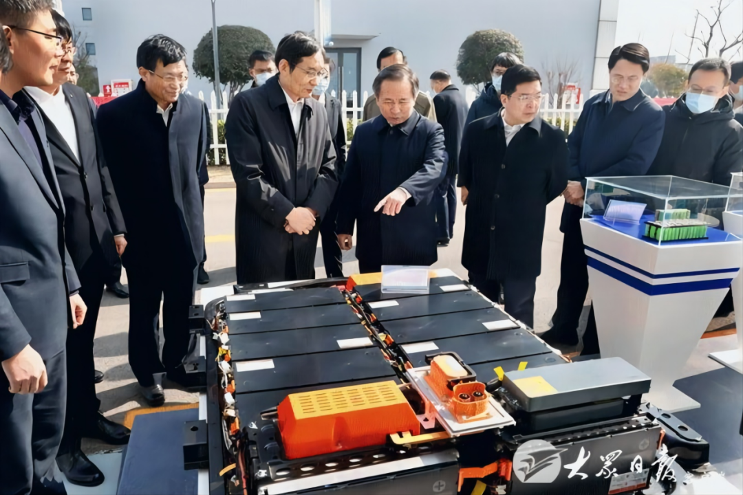 		周育先陪同山东省委书记李干杰赴中材锂膜调研_幻灯片_尊龙凯时集团有限公司	