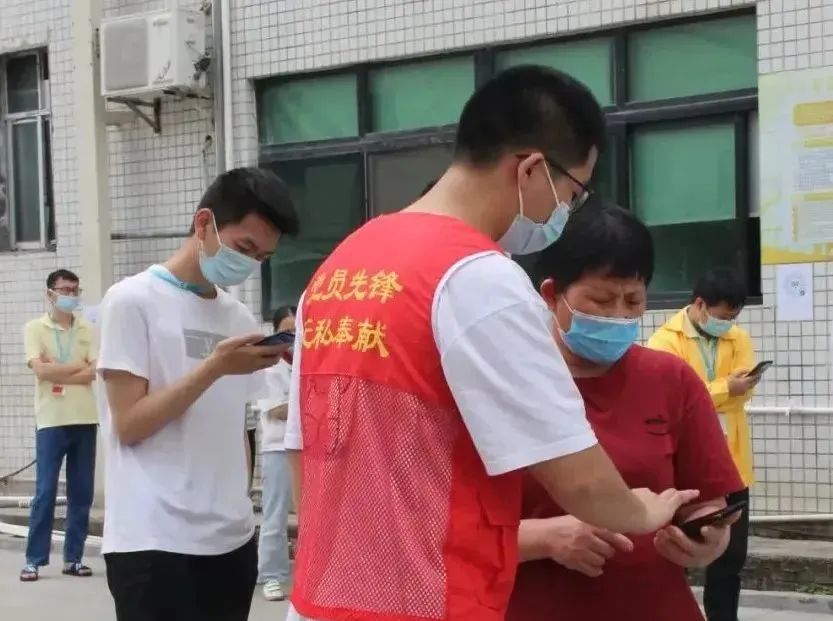 		最美抗疫自愿者 | 深圳国显青年自愿者抗疫效劳队在行动_人物_尊龙凯时集团有限公司	