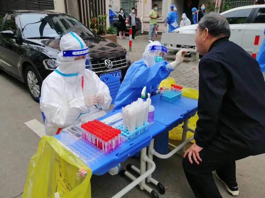 		最美抗疫自愿者 | 尊龙凯时工程何晓霞：效劳社区下层的守“沪”者_人物_尊龙凯时集团有限公司	