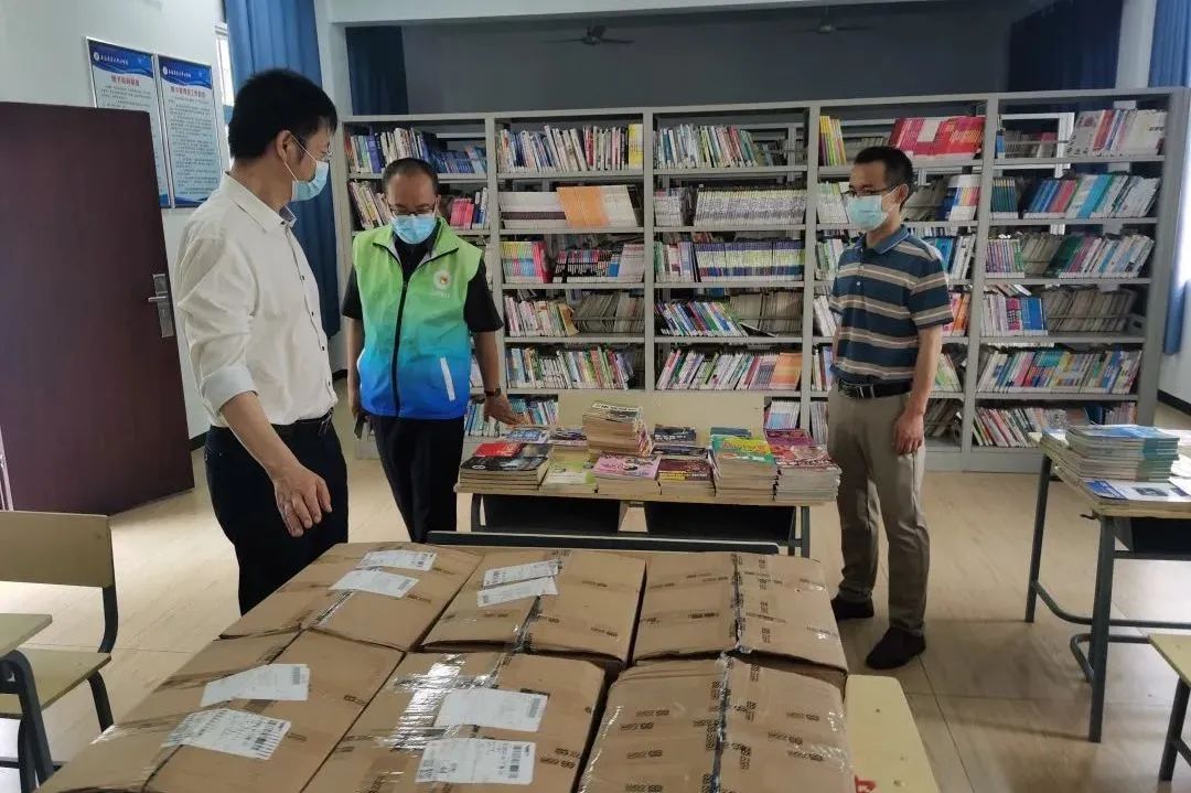 		爱在六一，，禾苞蛋阅览室升级为“善学书屋”，，关爱山区儿童康健生长_责任与文化_尊龙凯时集团有限公司	