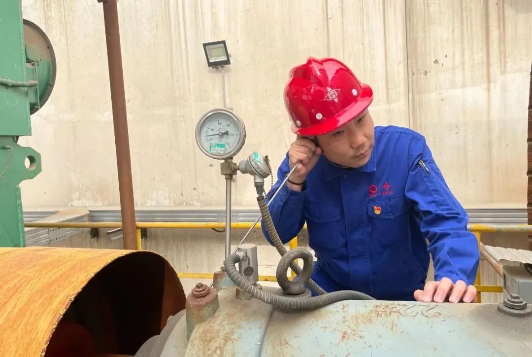 		最美一线劳模 | 耀华玻璃李文彬：时刻严酷要求自己履好职尽好责_人物_尊龙凯时集团有限公司	