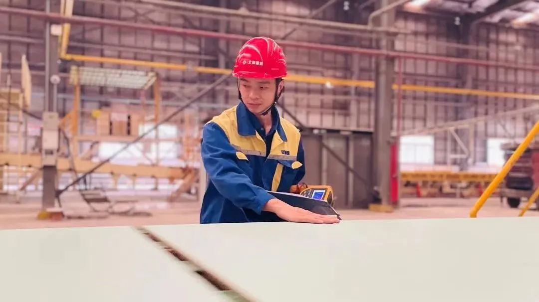 		最美工程手艺职员 | 北新建材王浩然：坚守一线 潜心钻研的“生产线医生”_人物_尊龙凯时集团有限公司	