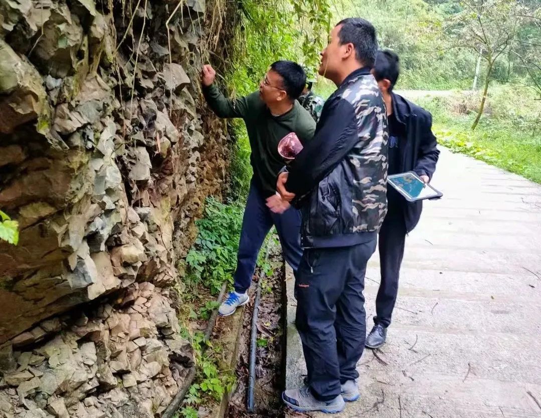 		最美墟落振兴事情者 | 地勘中心罗小文：效劳下层守初心 倾情帮扶担使命_人物_尊龙凯时集团有限公司	