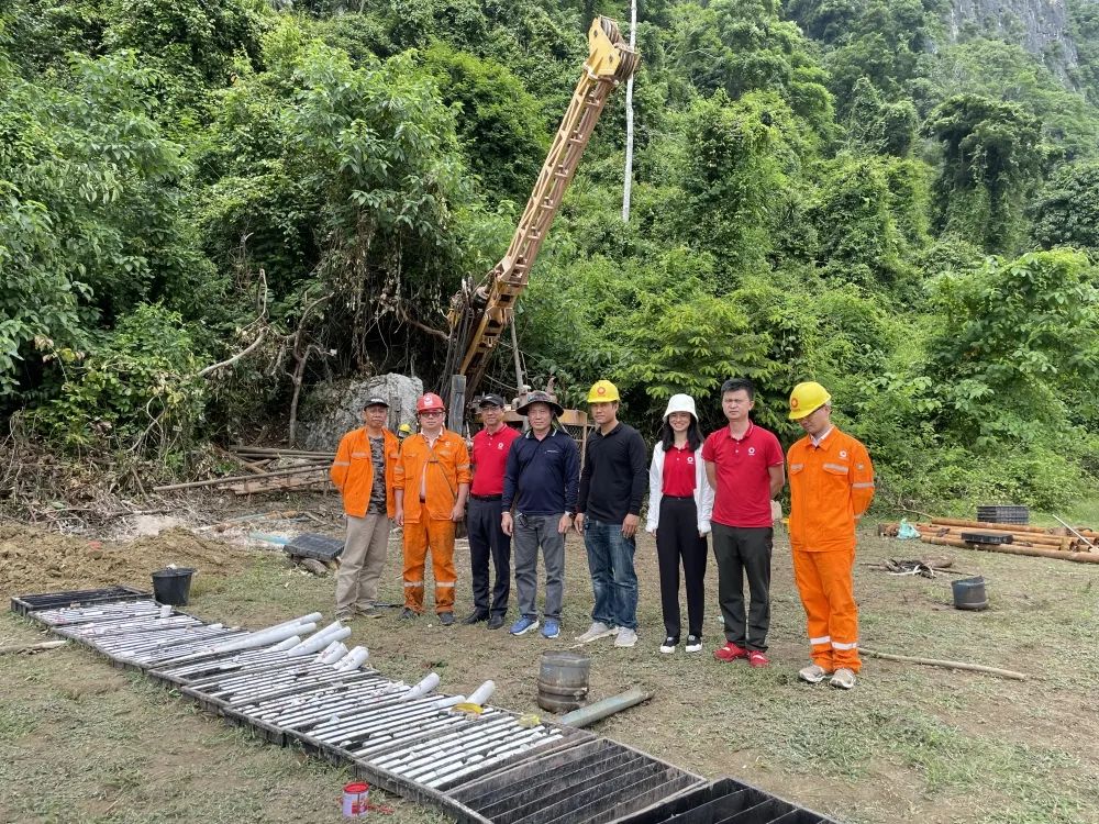 		最美外洋员工 | 地勘中心云南总队适梦娟：青春在坚守老挝的岗位上闪闪发光_人物_尊龙凯时集团有限公司	