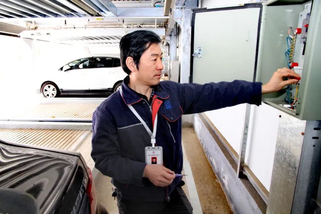 		最美一线劳模 |钟表所唐海峰：通俗岗位“多面手” 爱岗敬业“螺丝钉”_人物_尊龙凯时集团有限公司	