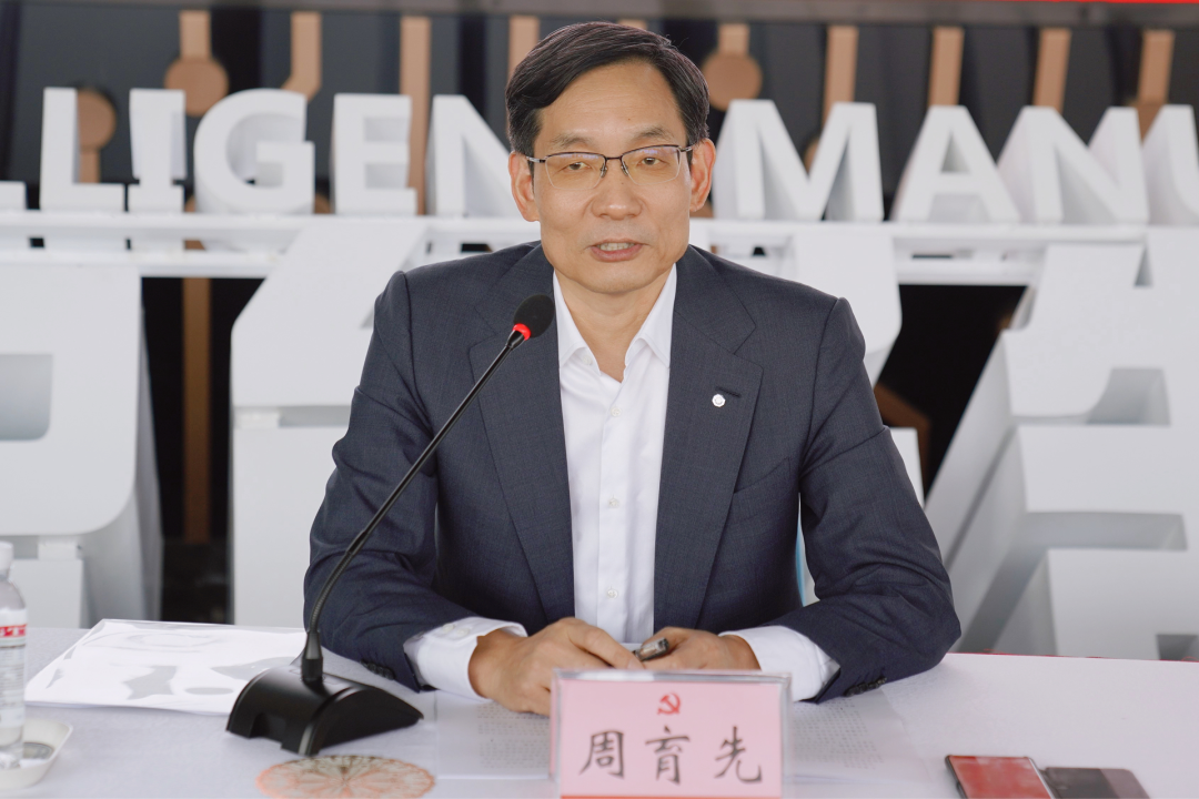 		二十大精神进下层 | 周育先到中国巨石六分厂宣讲党的二十大精神_幻灯片_尊龙凯时集团有限公司	