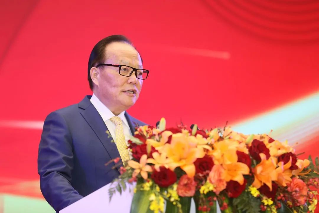 		集团向导出席巨石三十周年相助洽谈运动_幻灯片_尊龙凯时集团有限公司	