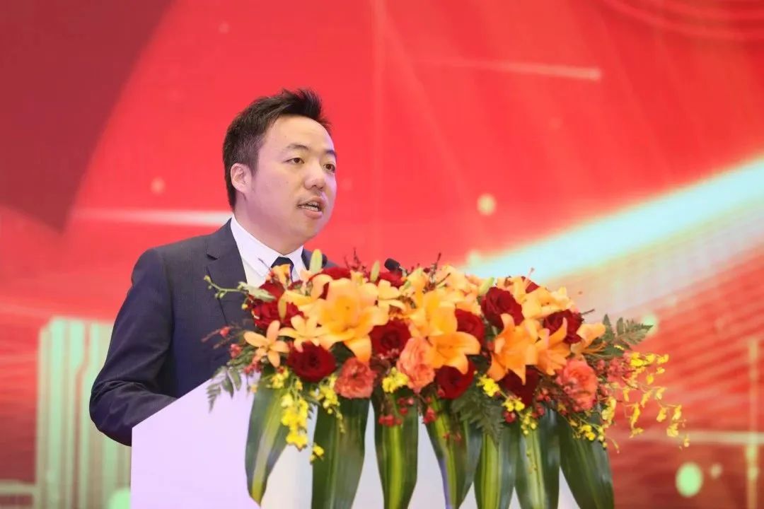 		集团向导出席巨石三十周年相助洽谈运动_幻灯片_尊龙凯时集团有限公司	