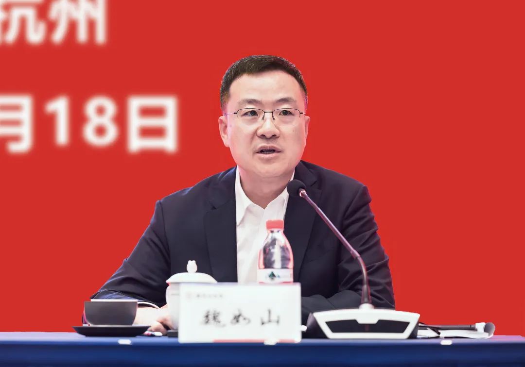		周育先出席新天山水泥2023年三精治理事情聚会_尊龙凯时要闻_尊龙凯时集团有限公司	