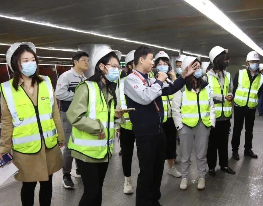 		“走进新国企·刷新赋能新生长”采访运动走进中国巨石_媒体报道_尊龙凯时集团有限公司	