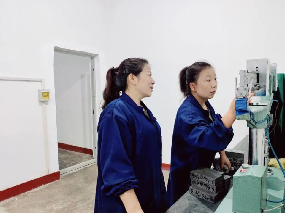 		国之大材 传承有我 ｜一起感受“传帮带”的温温暖实力_责任与文化_尊龙凯时集团有限公司	