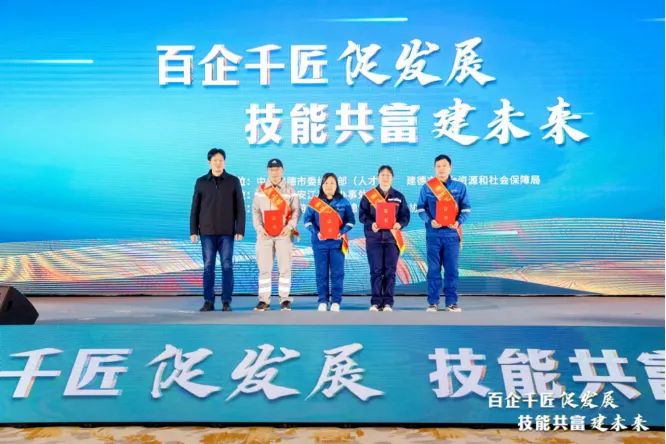 		最美一线劳模丨浙江水泥何森洪：积木成森、聚流成洪，，，，，35年手艺积累诠释“行行出状元”_人物_尊龙凯时集团有限公司	