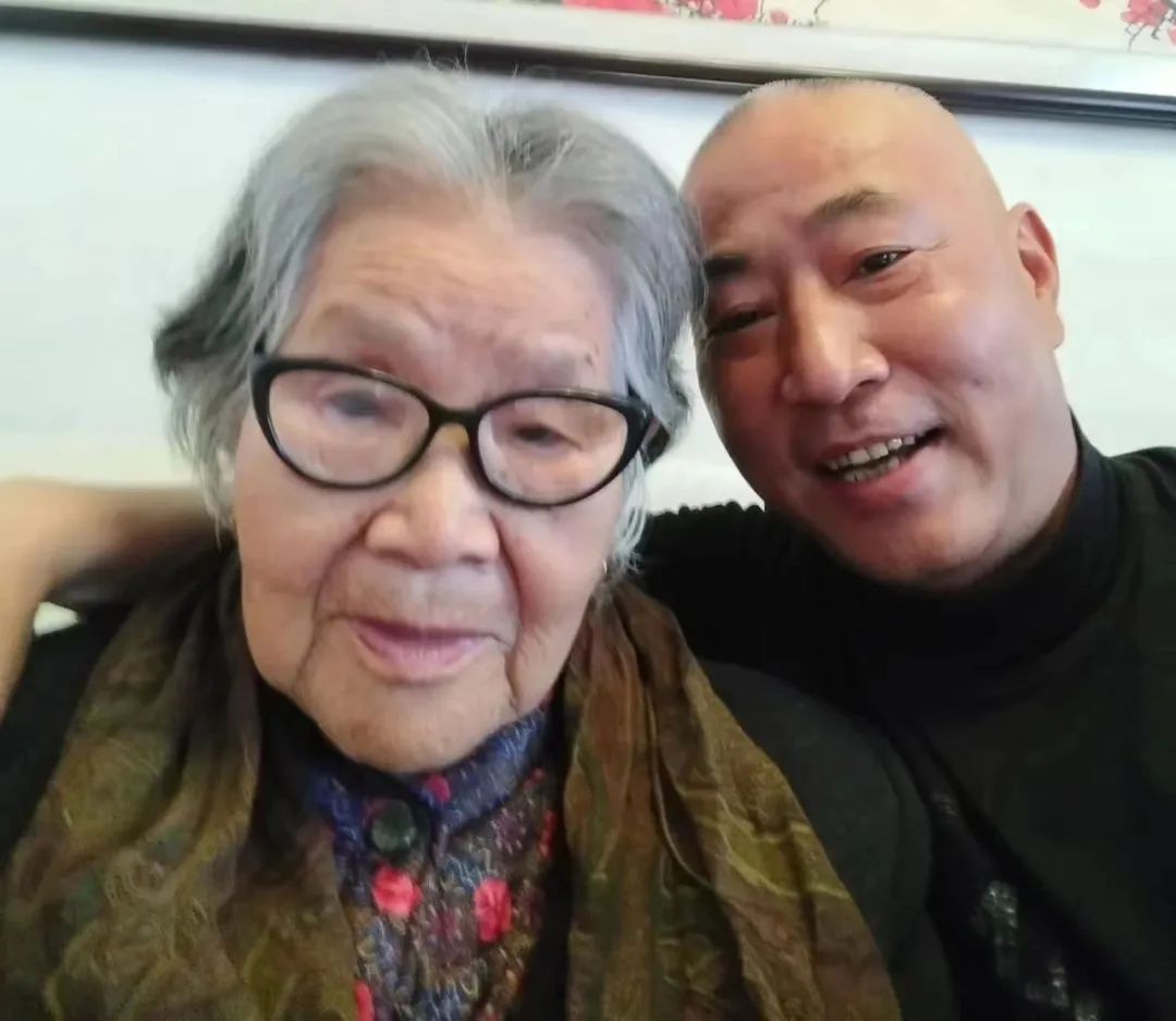 		母亲节 | 听听我们建材人爱的广告_责任与文化_尊龙凯时集团有限公司	