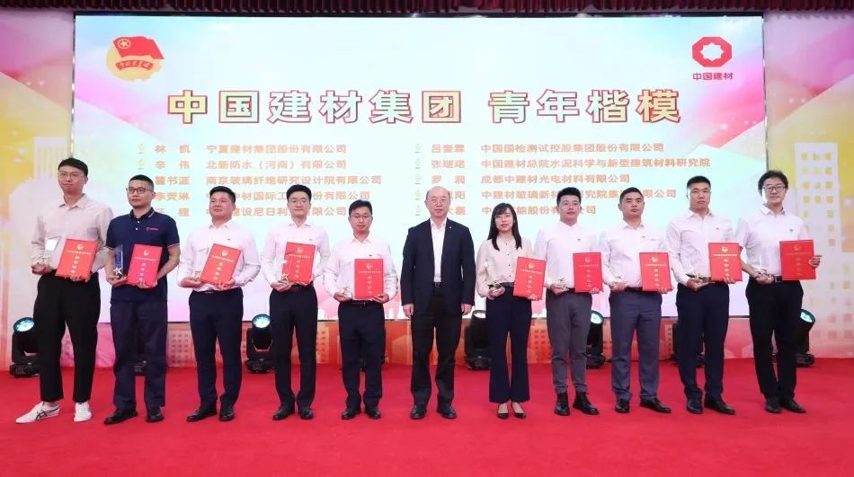 		致敬青春实力 点赞青年模范 | 尊龙凯时集团“青春品牌”“青年楷模”宣布！_责任与文化_尊龙凯时集团有限公司	