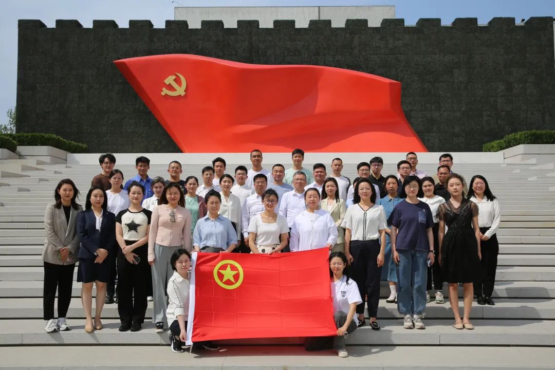 		致敬青春实力 点赞青年模范 | 尊龙凯时集团“青春品牌”“青年楷模”宣布！_责任与文化_尊龙凯时集团有限公司	
