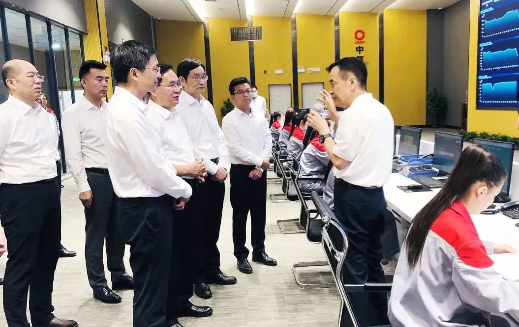 		张玉卓调研中复神鹰西宁公司，，强调加大新质料等战略性新兴工业结构_幻灯片_尊龙凯时集团有限公司	