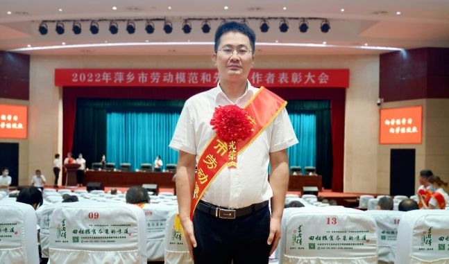 		最美工程手艺职员｜中材萍乡王举：以身为盾 守护清静生产_最美建材人_尊龙凯时集团有限公司	