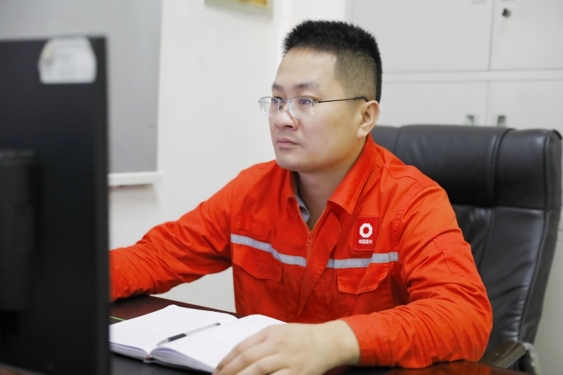 		最美工程手艺职员｜中材萍乡王举：以身为盾 守护清静生产_最美建材人_尊龙凯时集团有限公司	