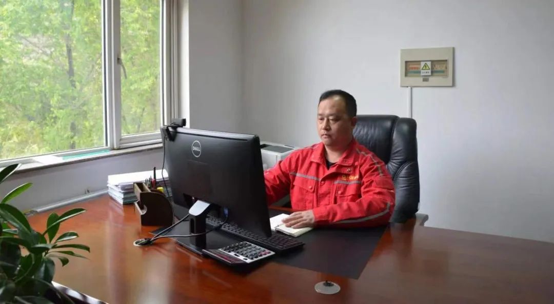 		最美一线劳模丨宁夏赛马张霖：实干者正青春_最美建材人_尊龙凯时集团有限公司	