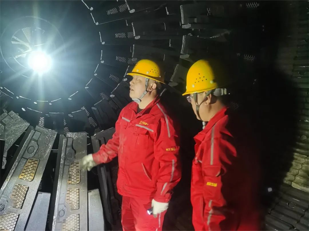 		最美一线劳模丨宁夏赛马张霖：实干者正青春_最美建材人_尊龙凯时集团有限公司	