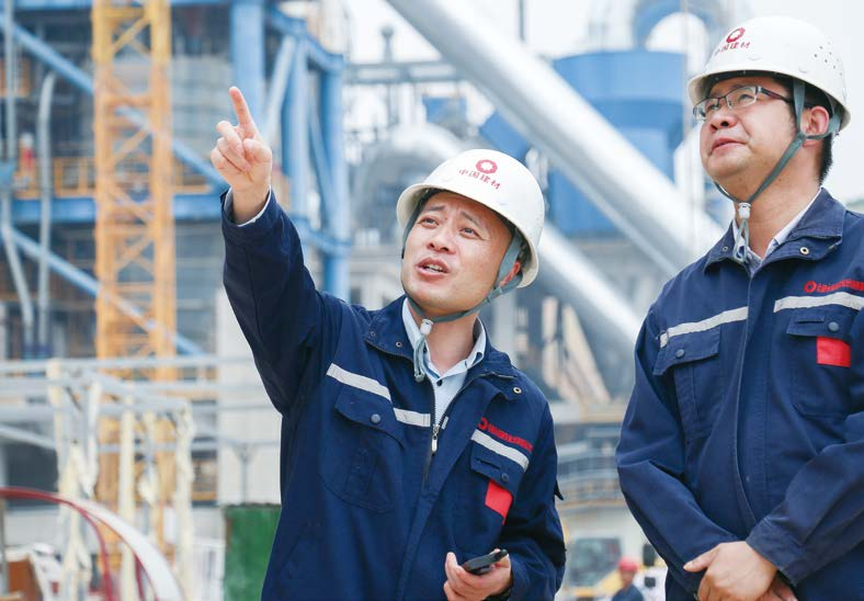 		丝路员工生长记② | 初心如磐，，，，，勇挑重担排万难的善建者：杨冰峰、沈绵鑫_人物_尊龙凯时集团有限公司	