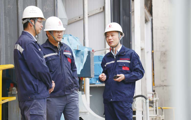 		丝路员工生长记② | 初心如磐，，，，，勇挑重担排万难的善建者：杨冰峰、沈绵鑫_人物_尊龙凯时集团有限公司	