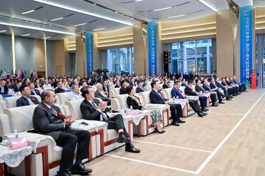 		李新华出席中国巨石第二十九届国际玻纤年会_尊龙凯时要闻_尊龙凯时集团有限公司	