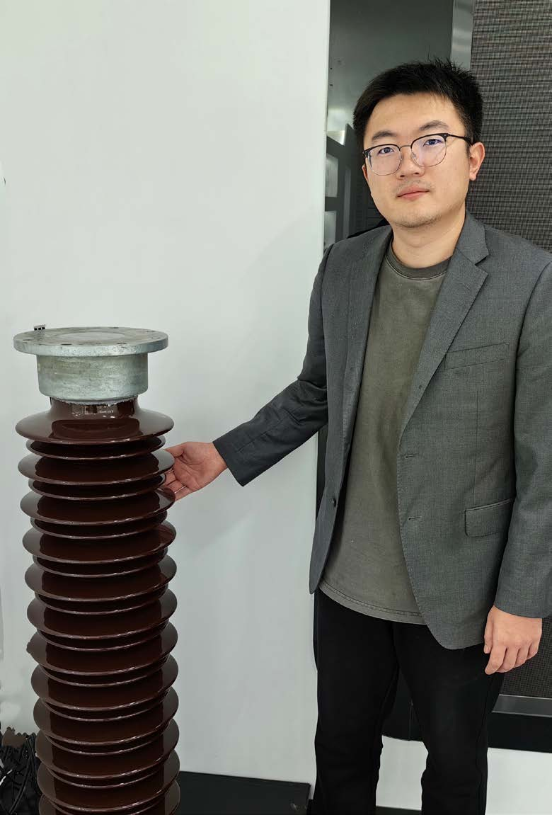 		丝路员工生长记③ | 南非外洋仓花甲销售阿米莉亚·丹尼斯·博思玛 & 电瓷小将披荆斩棘者张冰_人物_尊龙凯时集团有限公司	