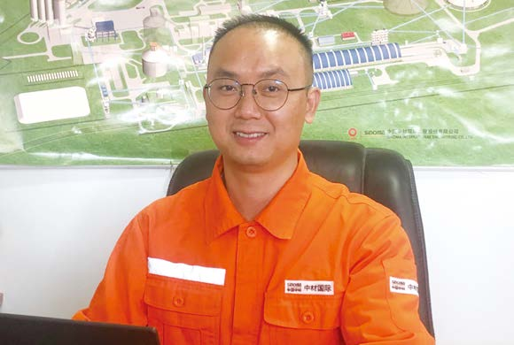 		丝路员工生长记?｜面临外洋项目，，，，，，他俩“等不起、慢不得、坐不。。。。。　盻人物_尊龙凯时集团有限公司	