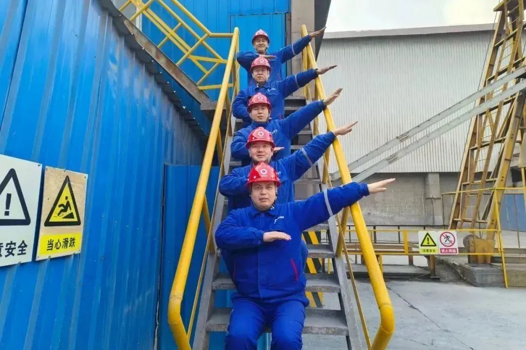 		不畏寒风暖一冬~“尊龙凯时牌”工装穿起来！_责任与文化_尊龙凯时集团有限公司	