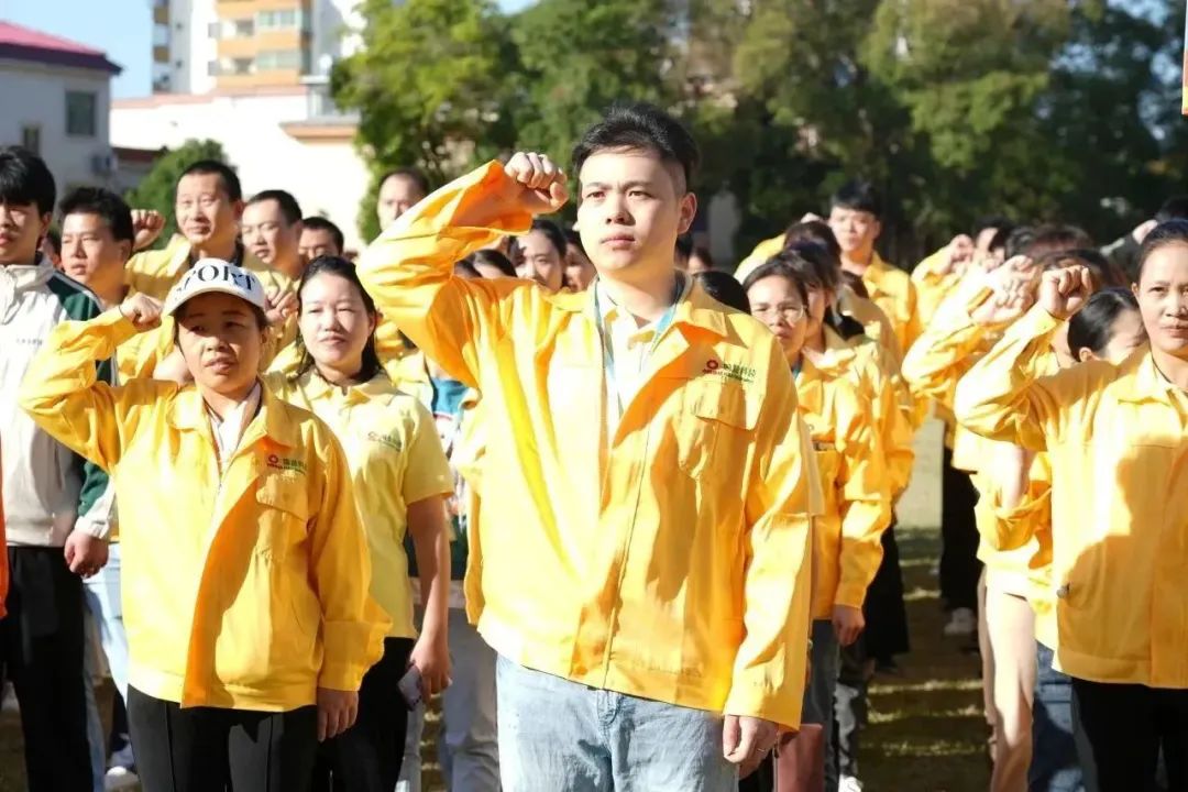 		不畏寒风暖一冬~“尊龙凯时牌”工装穿起来！_责任与文化_尊龙凯时集团有限公司	