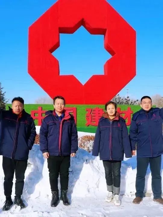 		不畏寒风暖一冬~“尊龙凯时牌”工装穿起来！_责任与文化_尊龙凯时集团有限公司	