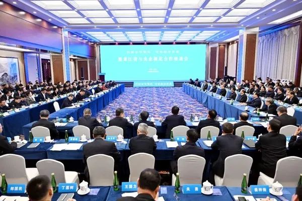 		周育先受邀加入黑龙江省与央企深化相助座谈会_尊龙凯时要闻_尊龙凯时集团有限公司	