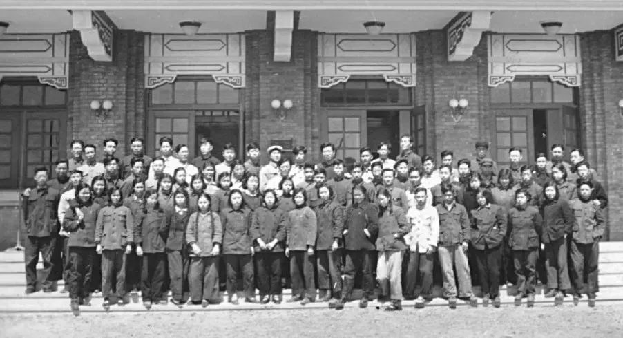 		尊龙凯时｜中研院承载玻璃行业70年 开启立异生长新征程_责任与文化_尊龙凯时集团有限公司	