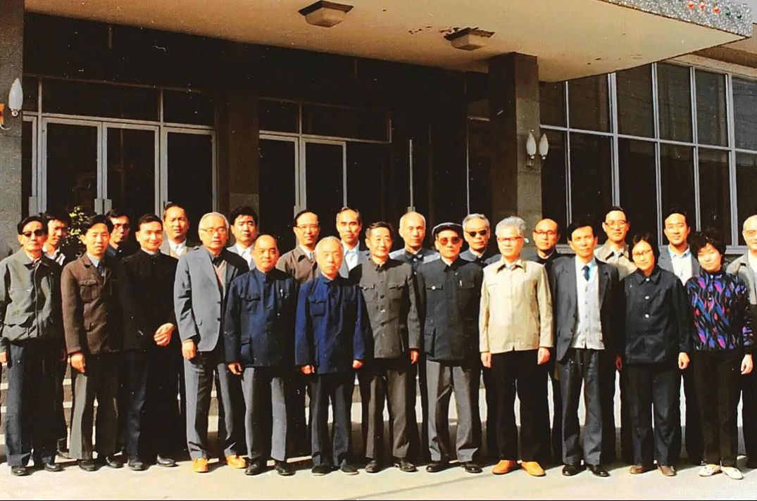 		尊龙凯时｜中研院承载玻璃行业70年 开启立异生长新征程_责任与文化_尊龙凯时集团有限公司	