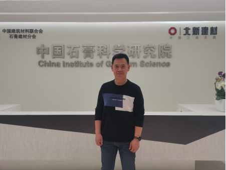 		最美工程手艺职员｜北新建材杨小东：加速智能制造程序 推进数字化建设转型_人物_尊龙凯时集团有限公司	