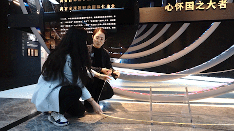 		质料江湖科普直播课~吸引千所小学的师生与400多万网友寓目！_企业动态_尊龙凯时集团有限公司	