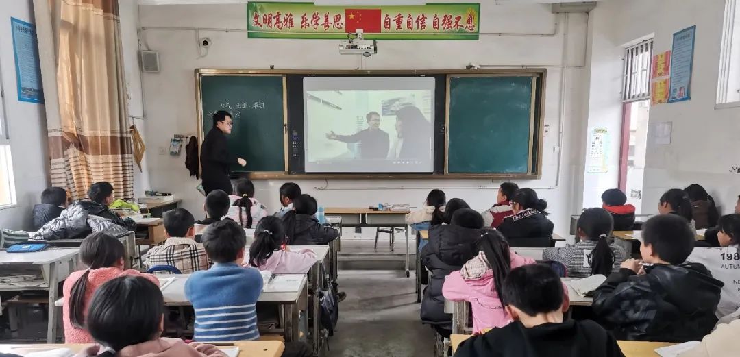 		质料江湖科普直播课~吸引千所小学的师生与400多万网友寓目！_企业动态_尊龙凯时集团有限公司	