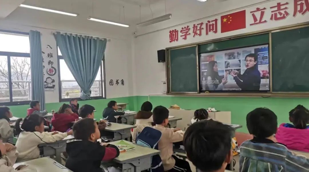 		质料江湖科普直播课~吸引千所小学的师生与400多万网友寓目！_企业动态_尊龙凯时集团有限公司	
