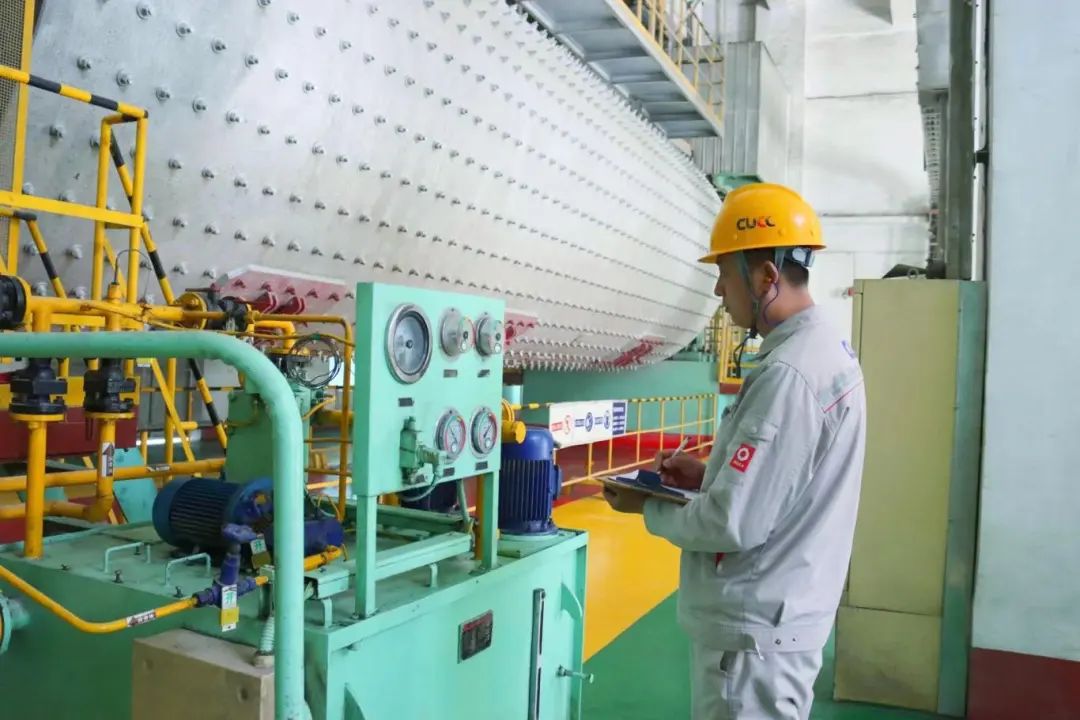 		方寸之地，，，，，，“位”你而来 | 快来PICK建材人心中的最美工位吧！_责任与文化_尊龙凯时集团有限公司	