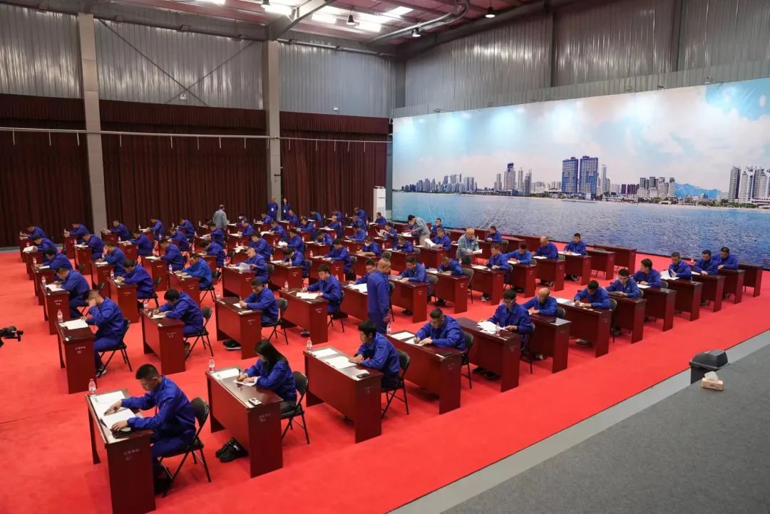 		天下工人先锋号｜耀华（秦皇岛）生产运行部：晶莹天下中闪灼的“工匠精神”_企业动态_尊龙凯时集团有限公司	